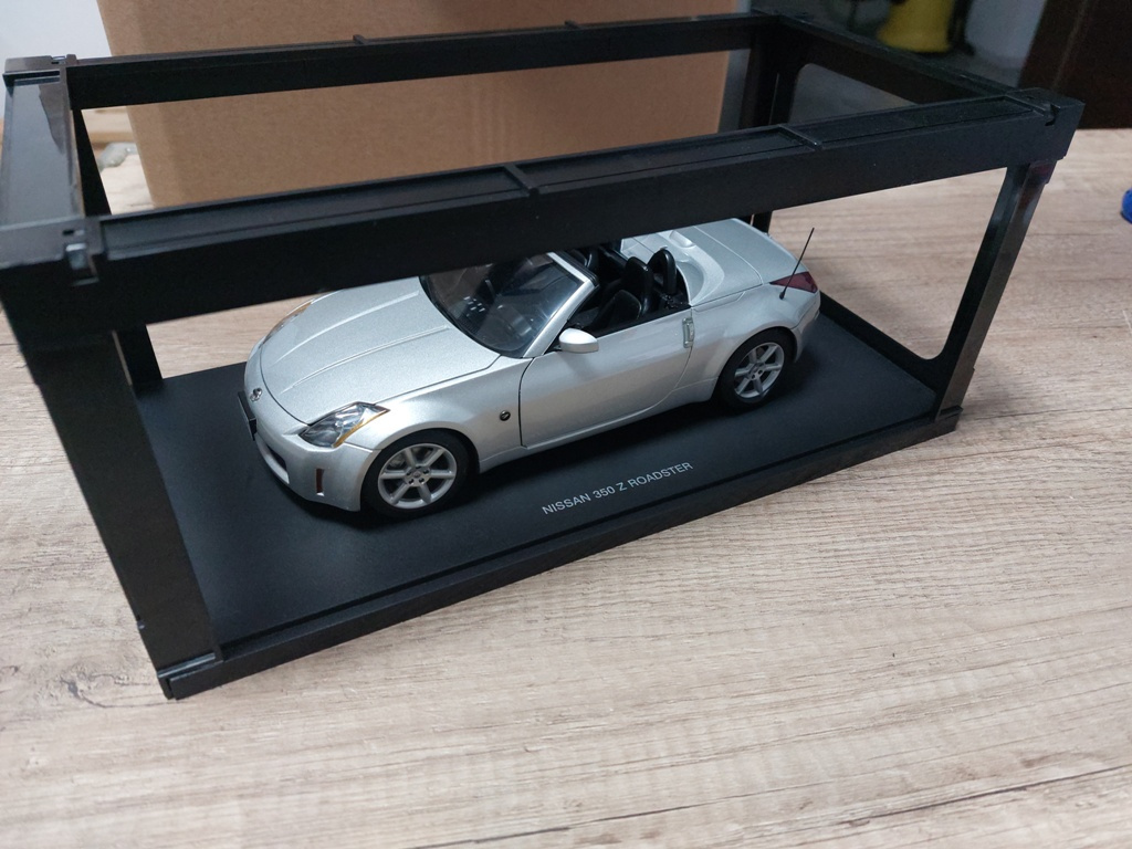 model auta Nissan 350 Z Roadster 1:18 Autoart - 14