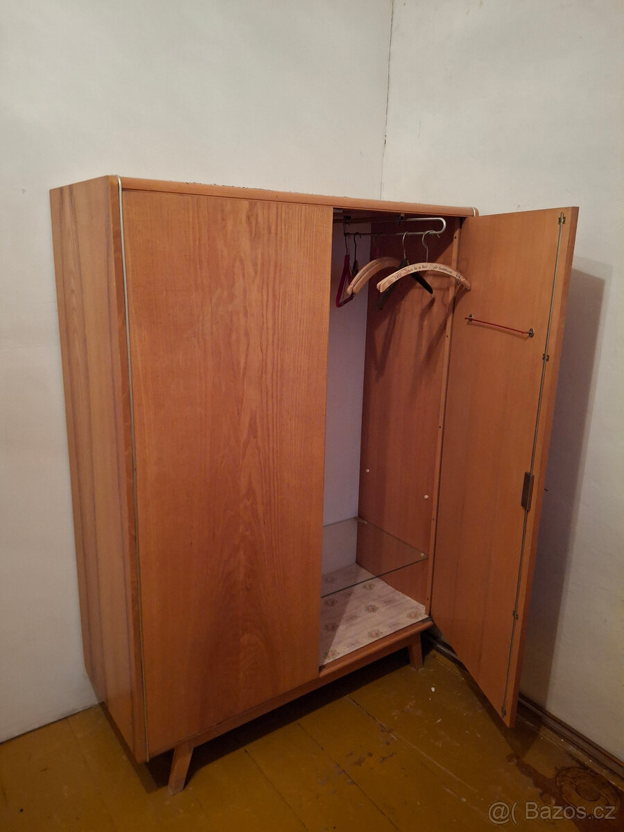 NÁBYTEK ZE 70. LET - 14