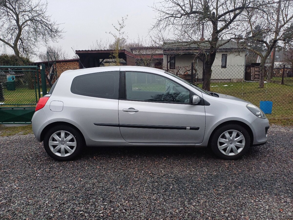 Renault Clio FACELIFT 1.6 16V 135396km. - 14