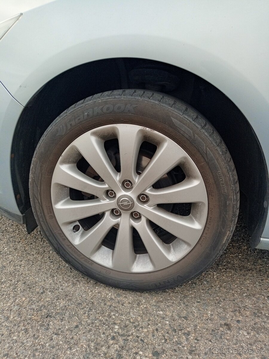 Opel Astra J 1.4i 74kW první majitel najeto pouze 53tis.km - 14