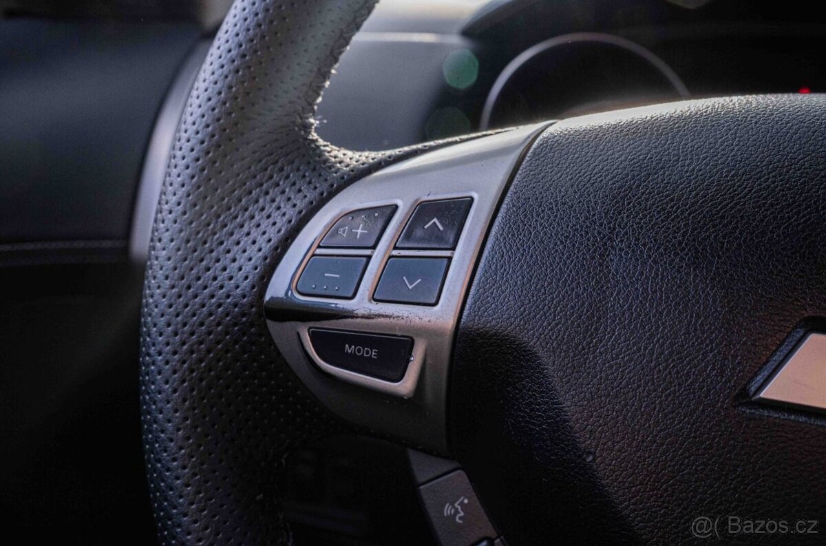 Mitsubishi Outlander 2.2 DI-D - 14