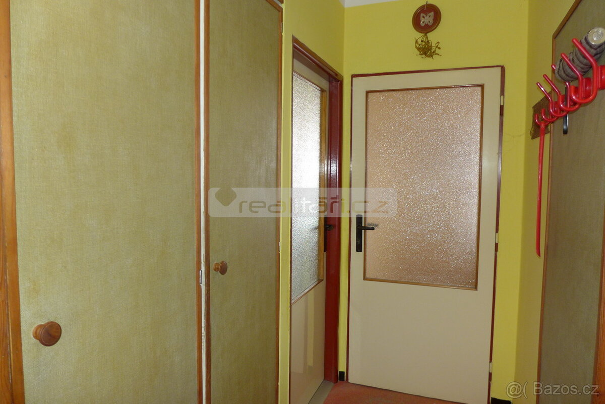 Prodej prostorného cihlového bytu 3+1 s balkonem a zahradou - 14