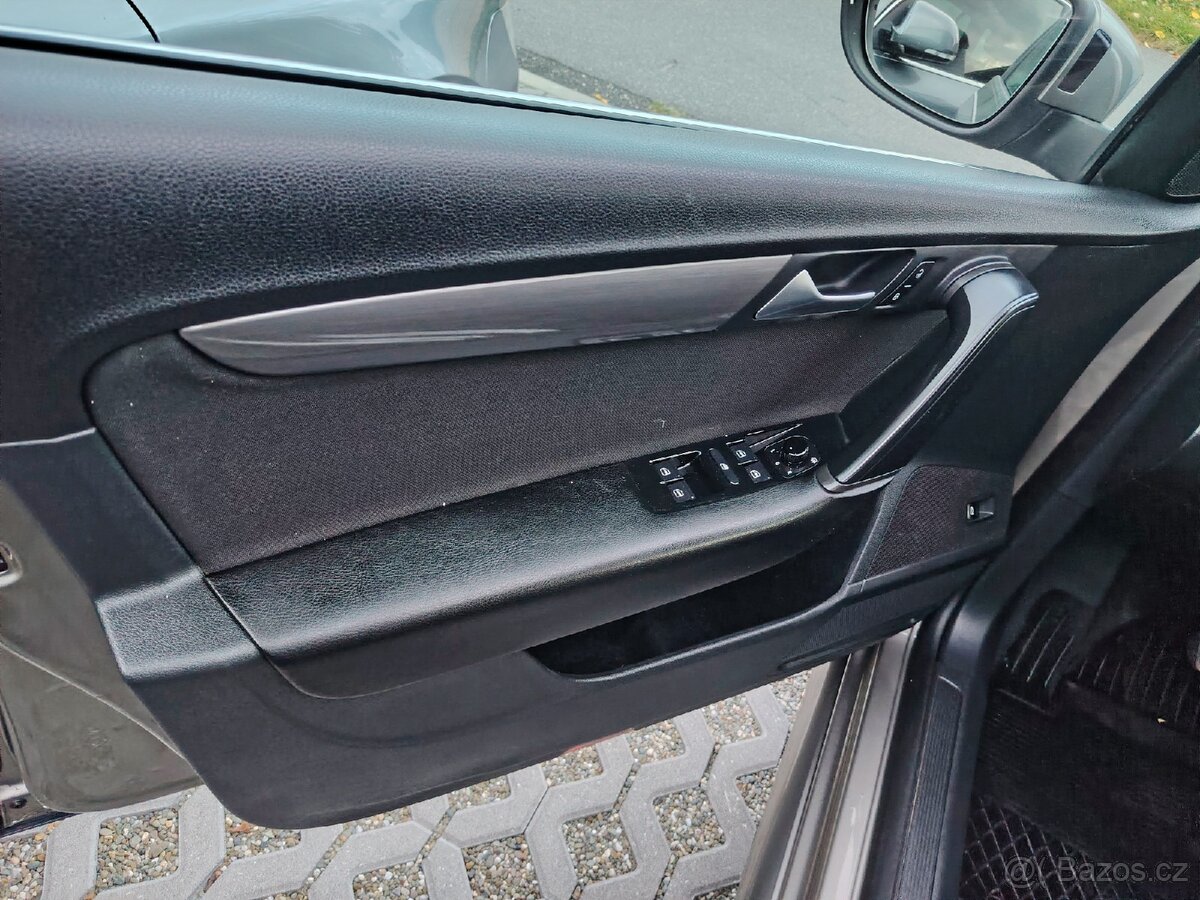 VW Passat B7 sedan 2.0 TDI - 14