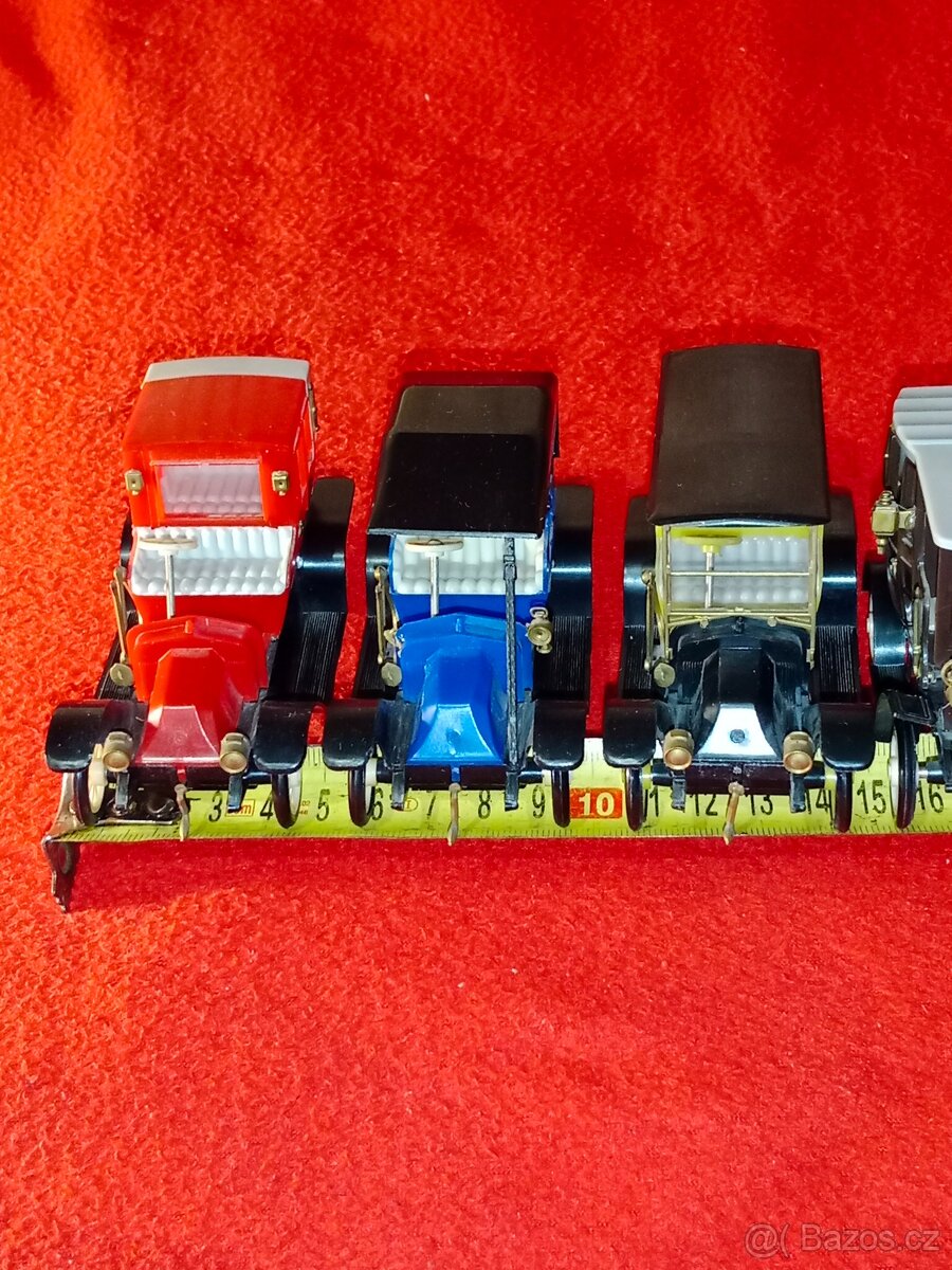 Autíčka veteráni zn. IGRA 11 ks, SMĚR 2 ks atd. 14 ks celkem - 14