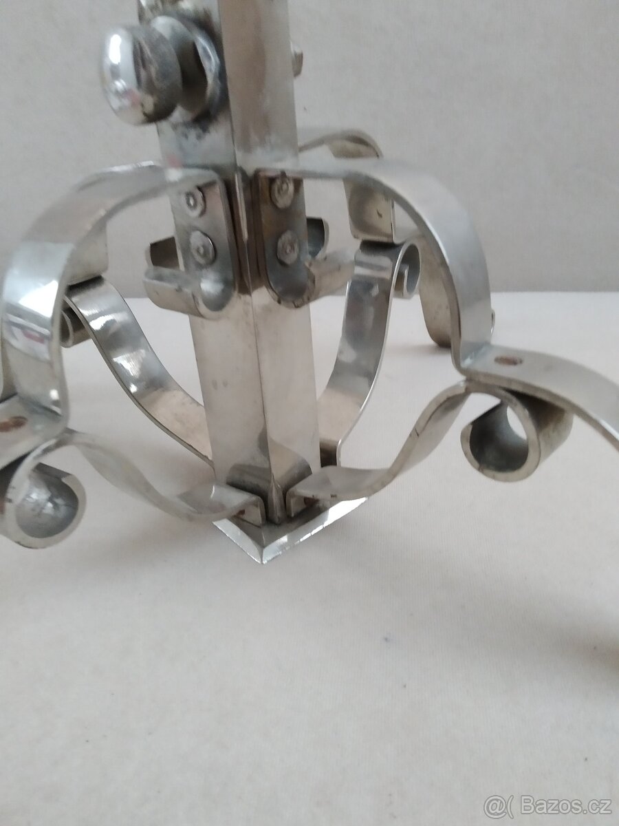 Starý kovový stojan - 14