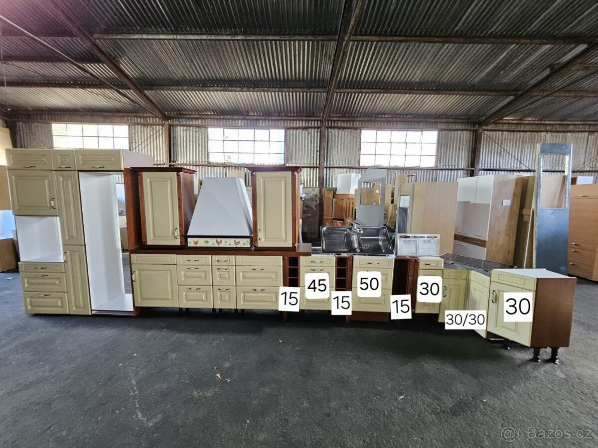Moderní kuchyňská linka se spotřebiči - 14