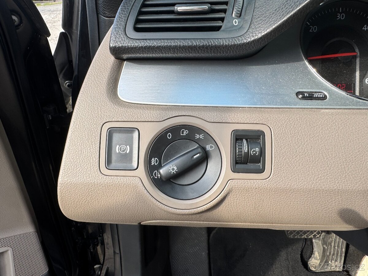 Volkswagen Passat Automat DSG-Parrot-Nová STK - 14