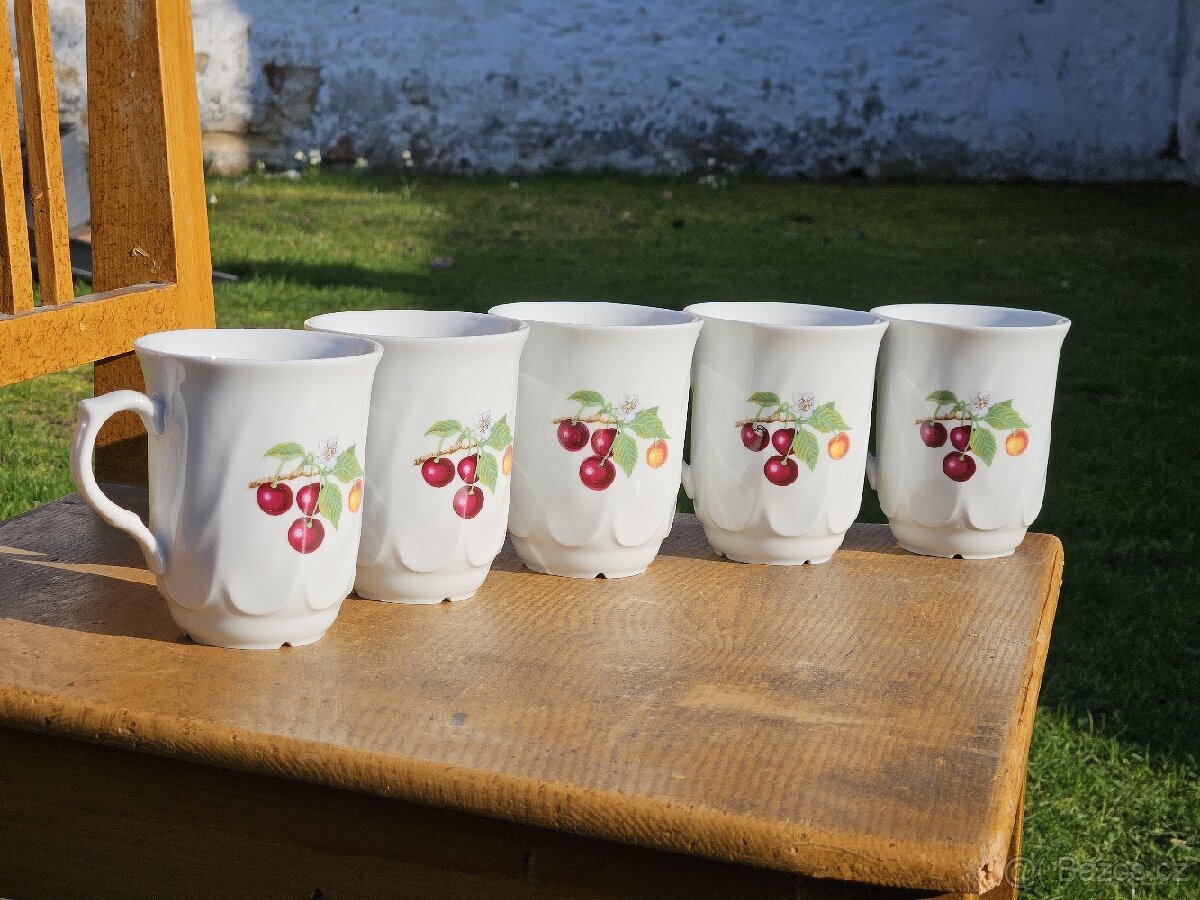 Sada porcelánových hrnků s třešněmi - 14