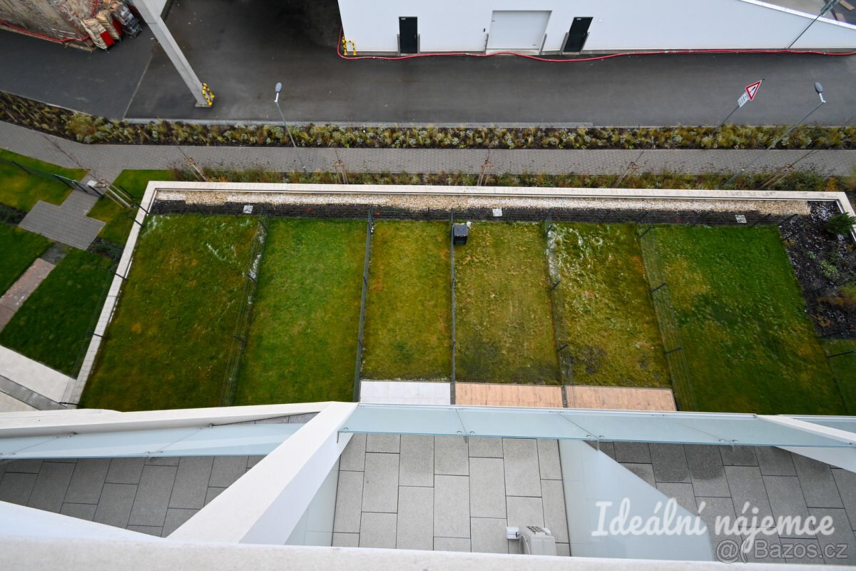 1+kk, Komárovská - 14