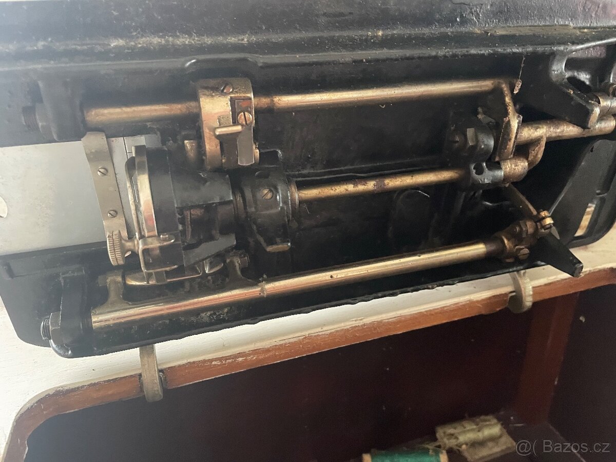Starožitný šicí stroj ROYAL - 14