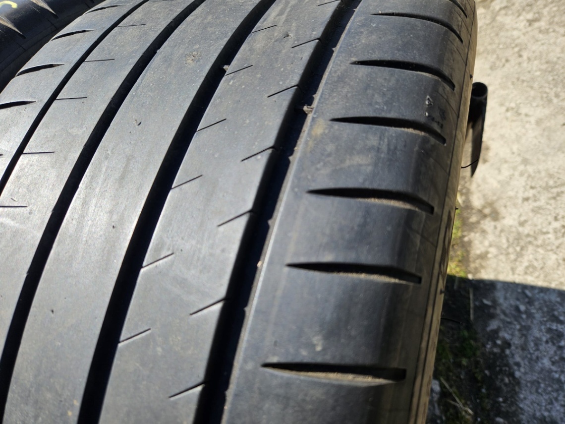 275/40R19 - 14