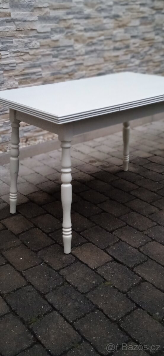 Rohová lavice bílá se stolem +2 židlemi - 14