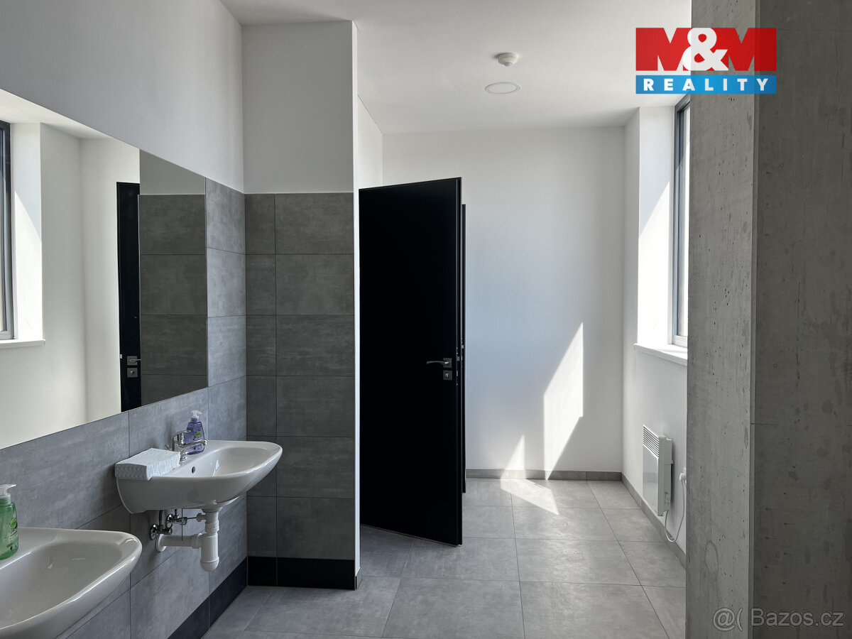 Pronájem multifunkčního objektu, 829 m², Nupaky ul. Komerční - 14