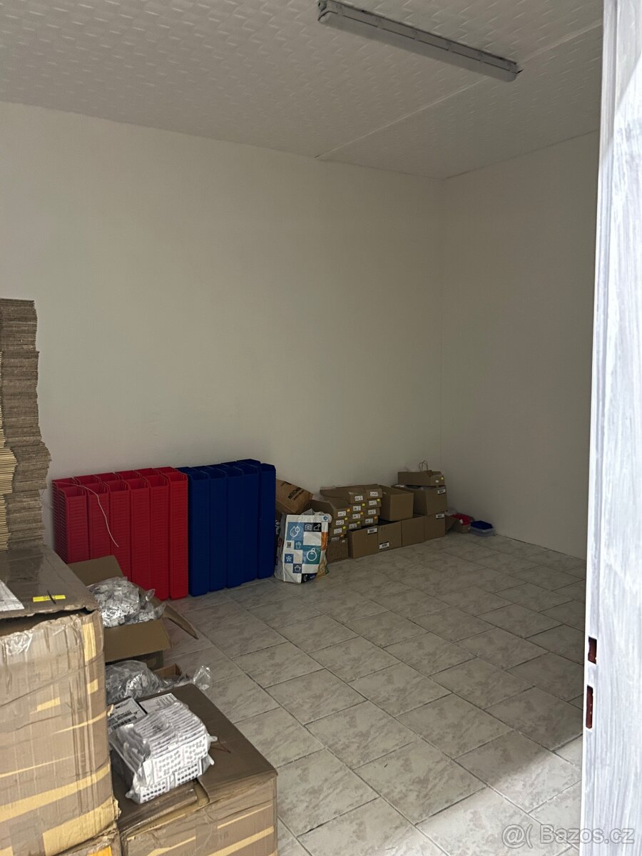 Pronajmu dlouhodobě obchodní prostory cc 550m2. Sklad,prodej - 14