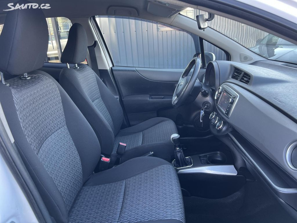 🚗 Toyota Yaris 1.0VVTi KAMERA TAŽNÉ PŮVOD ČR - 14