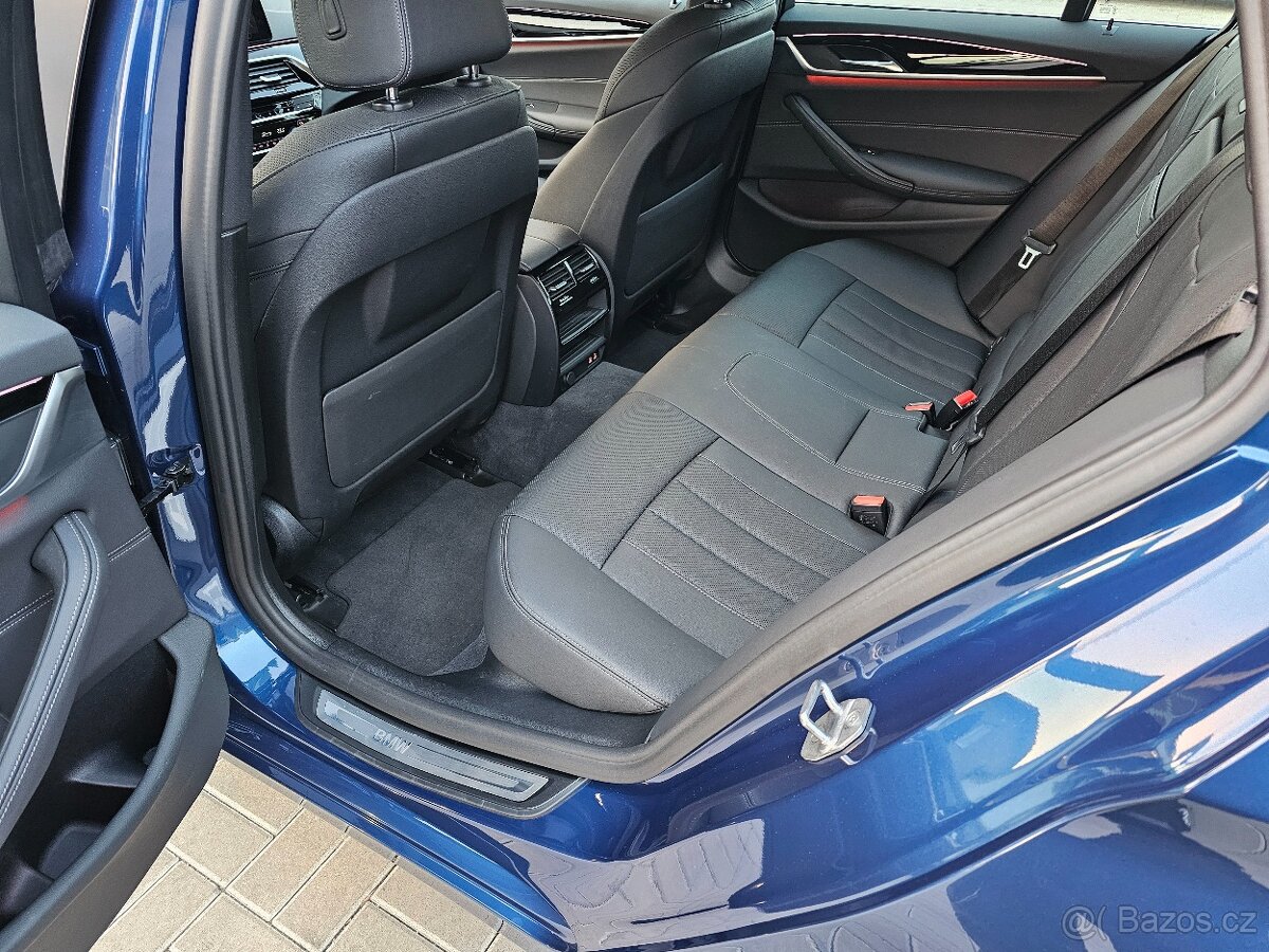 BMW Řada 5, 520d xDrive Touring - 14