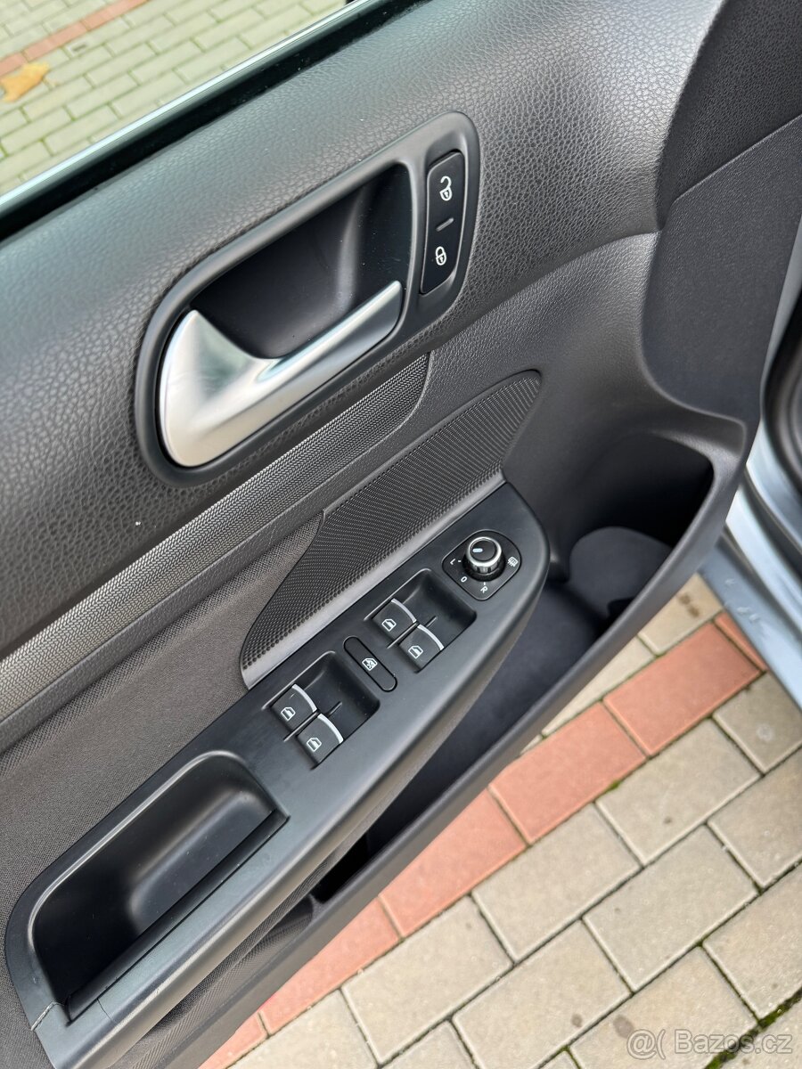 VW Golf VI 1.6TDI 77KW Style,Výhřevy,Senzory,Tažné,Digi AC - 14