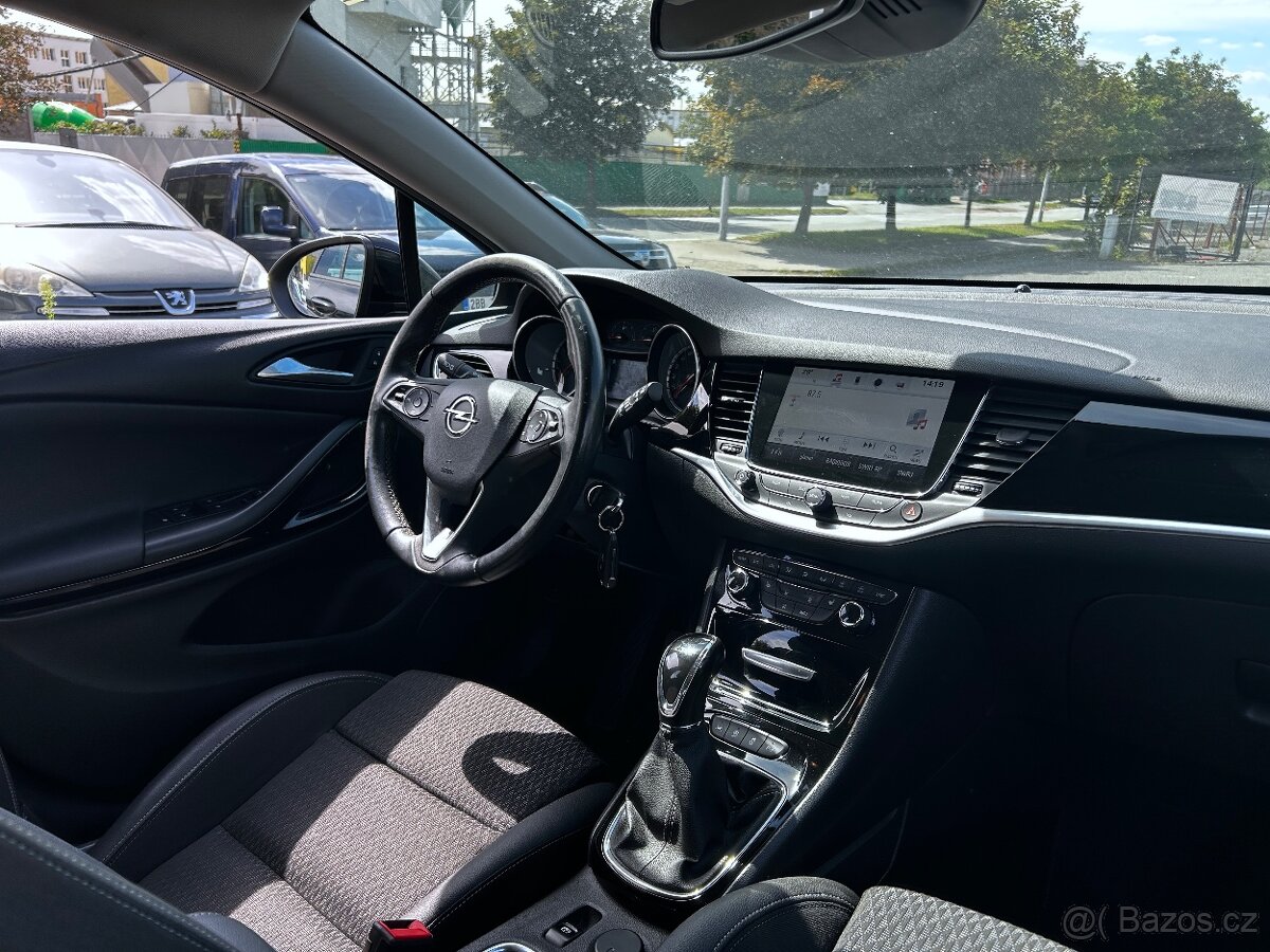 Opel Astra K kombi 2019, černá, 103.407 km - 14
