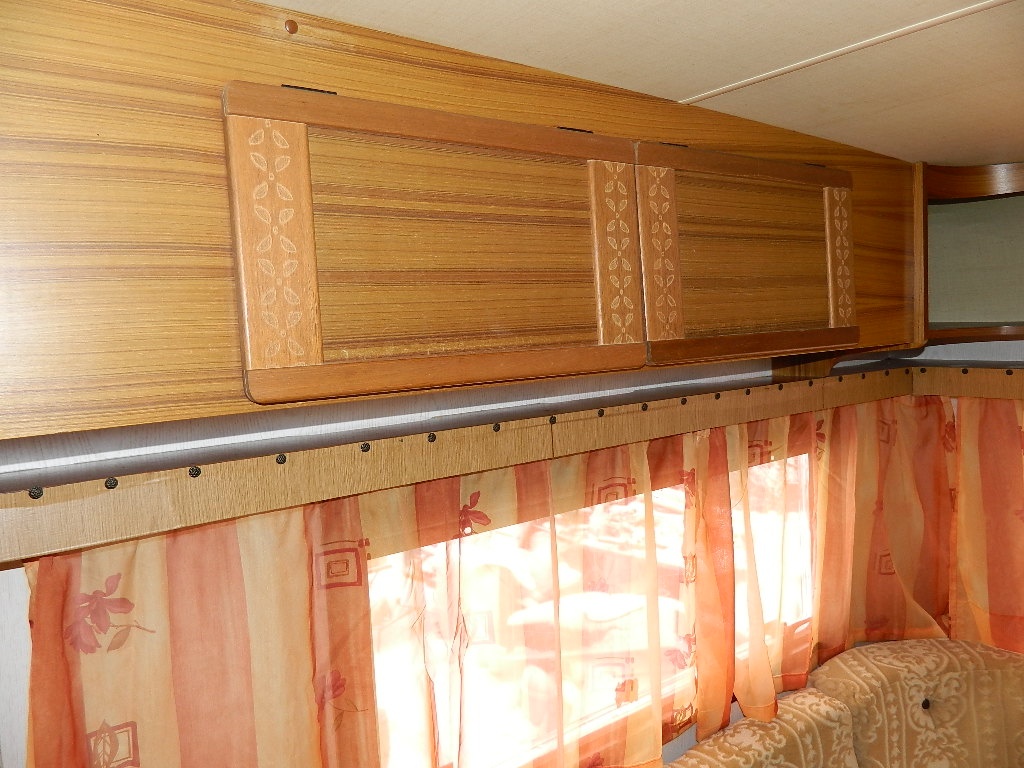 Dvouosý karavan Tabbert pro 7 osob - 14