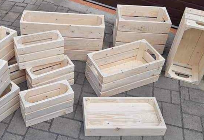 Dřevěné krmítko, ptačí budka, stolička, bedýnka
- 14