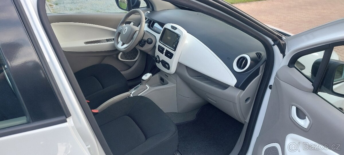 Renault Zoe plně elektrické auto 25 000km - 14