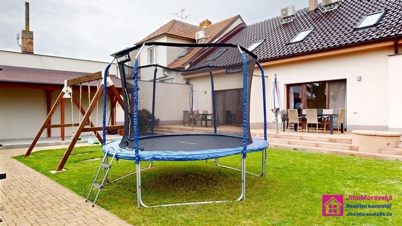 Prodej rodinného domu s dvěmy byty 3+kk, 214 m², Břeclav - C - 14