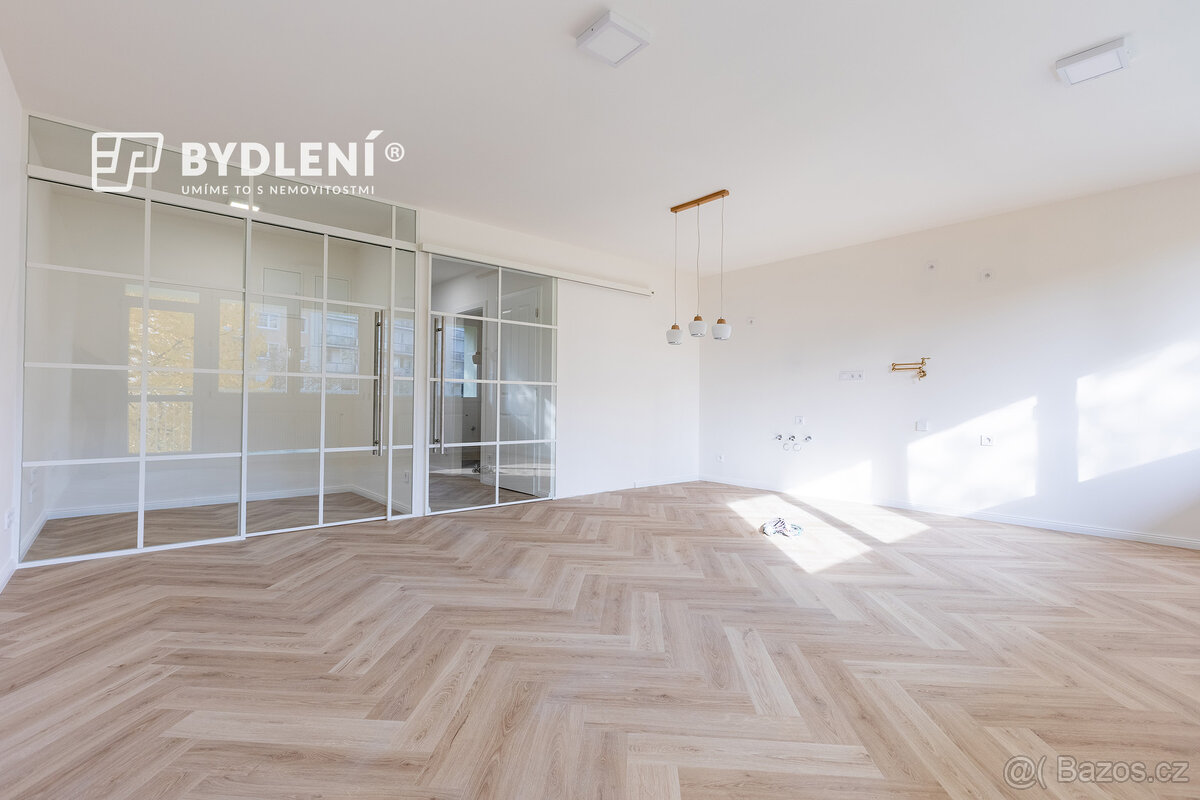 Kompletně zrekonstruovaný designový byt 3+kk (76 m²) s nadst - 14