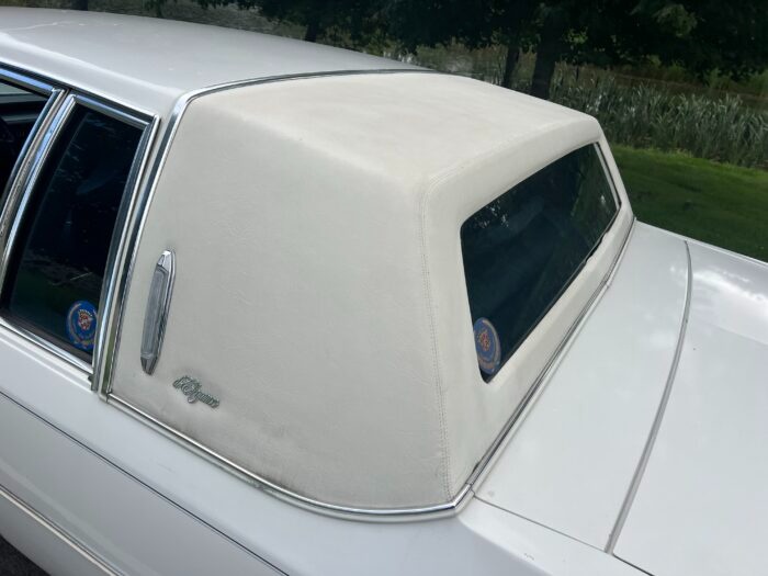 Cadillac Coupe DeVille d’Elegance (modelový rok 1983) - 14