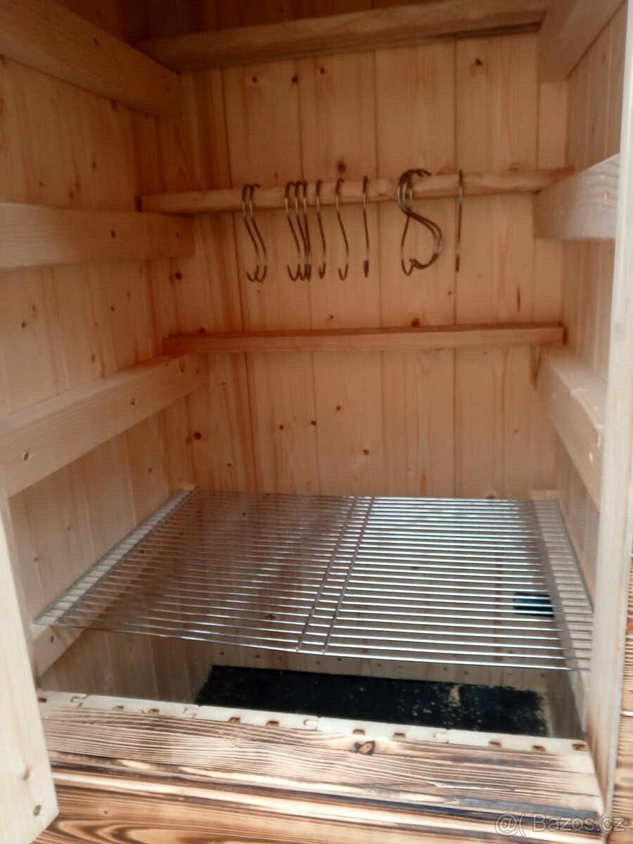 Dřevěná udirna - 14