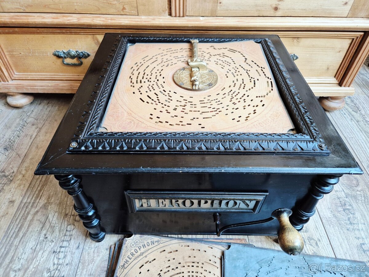 Starožitný hrací stroj, flašinet HEROPHON, 1900 - 14