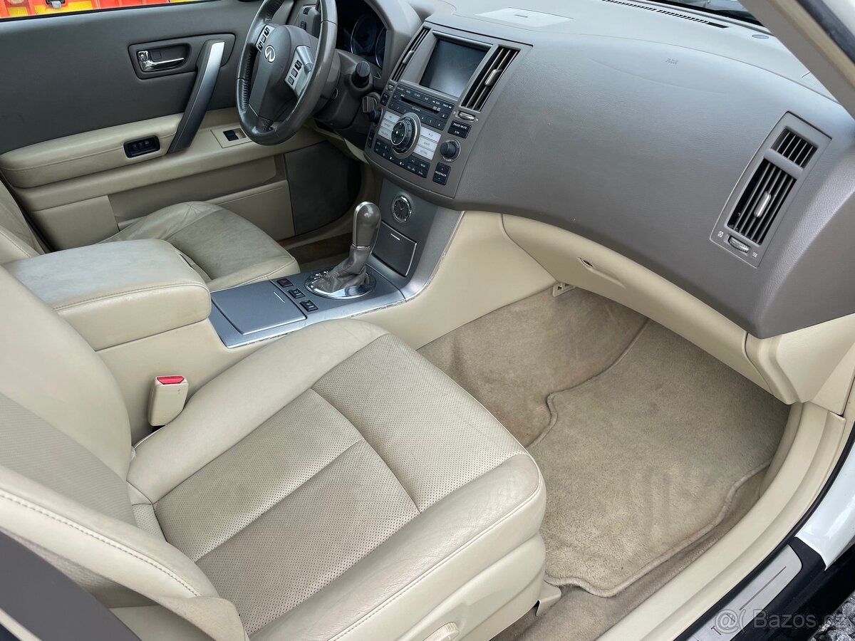 Infiniti FX35 - 14