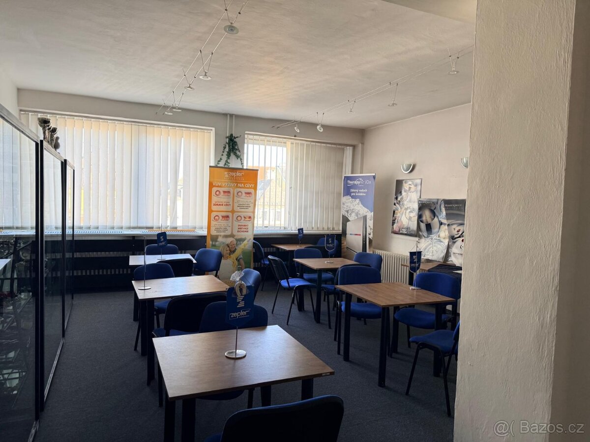 Obchodní a kancelářské prostory na náměstí v Bruntále - 14