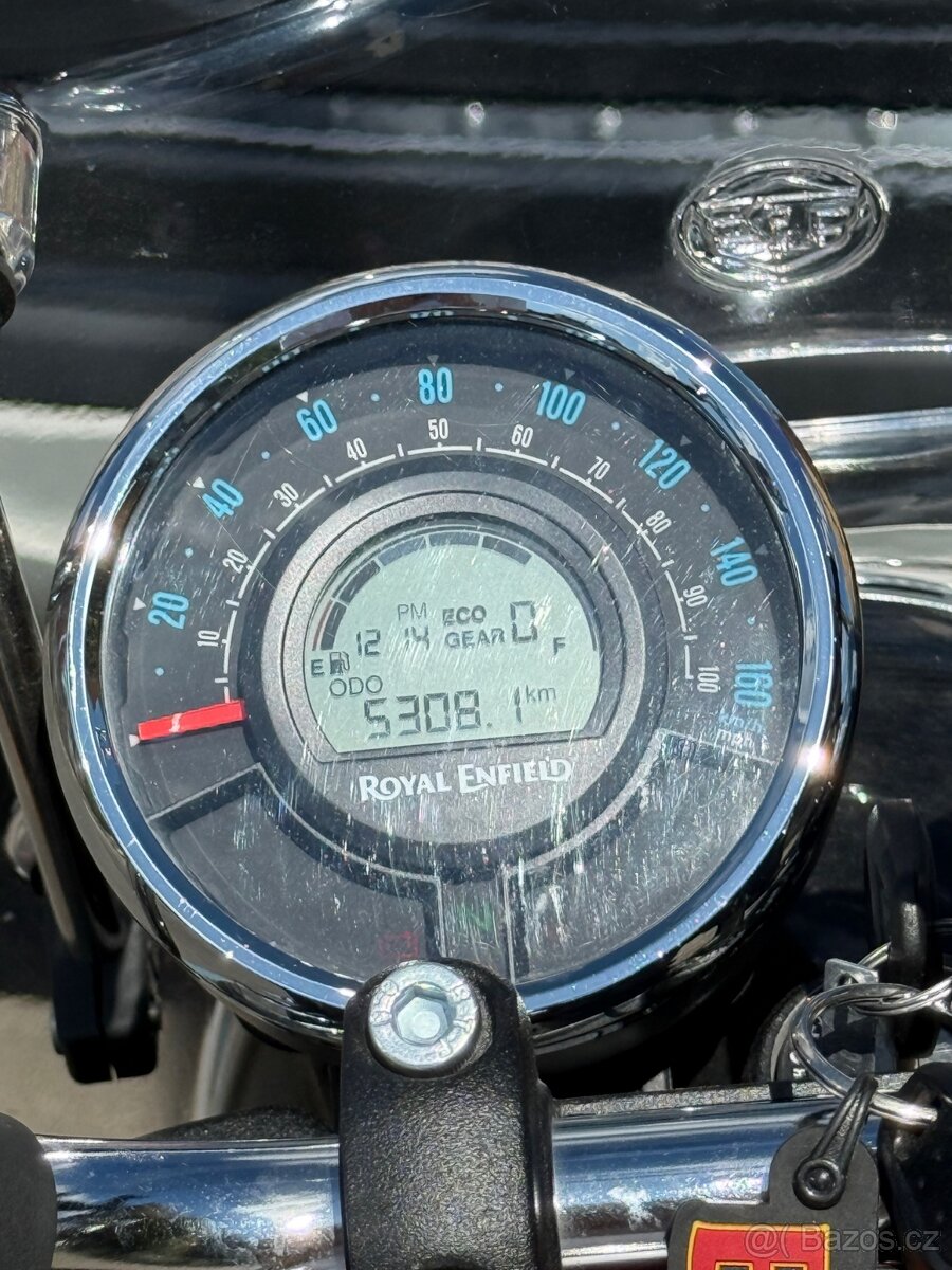 Royal Enfield Meteor 350 - Stellar Red - 14