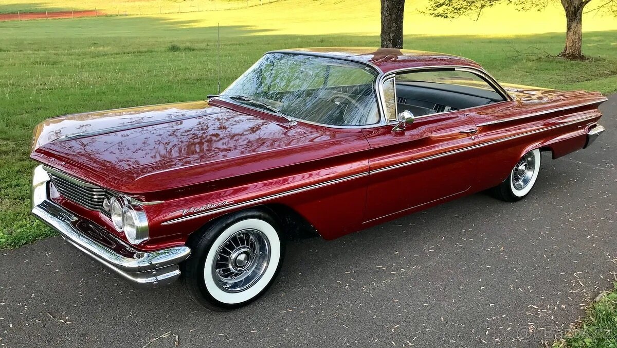 1960 Pontiac Ventura two door hardtop - 14