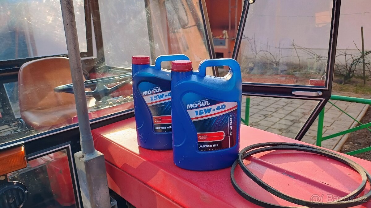 Traktor s kompletním příslušenstvím - 14