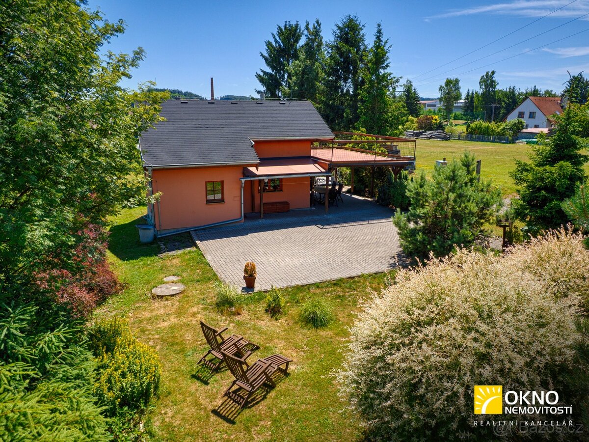 Dům s pěknou zahradou na okraji obce - 14