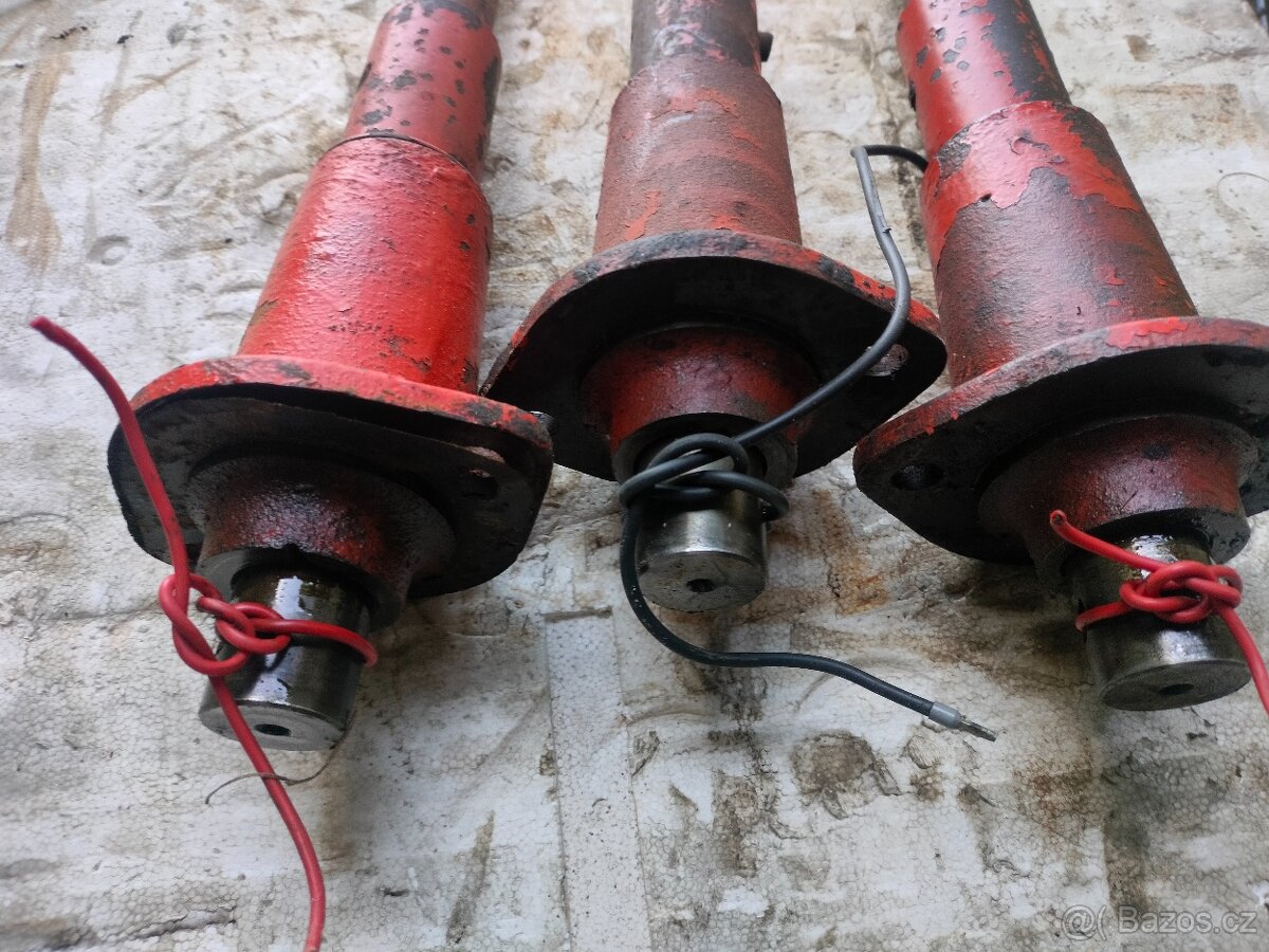 KUHN 280 SHRNOVAČ -- ruzné díly - 14