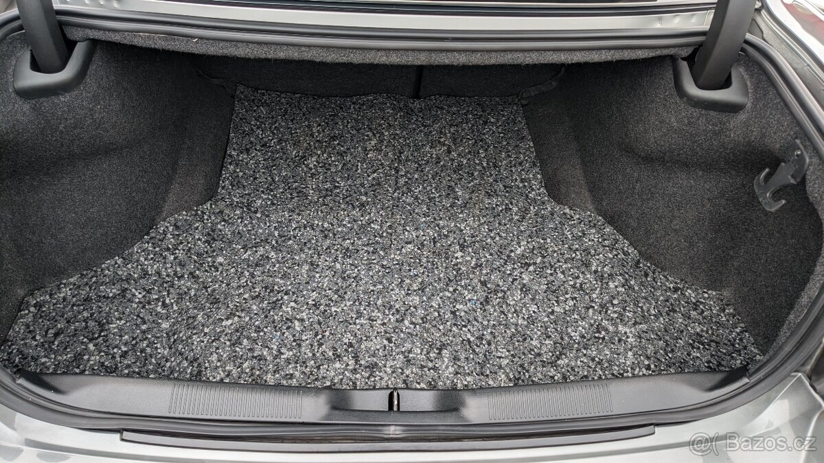 Dodge Charger 6,4 V8 HEMI SRT8 - 14