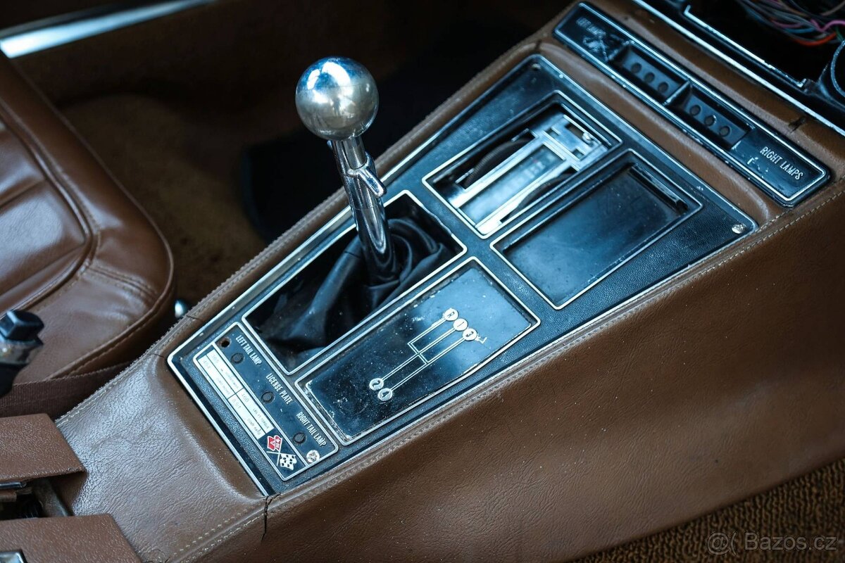 Chevrolet Corvette C3 Stingray z roku 1971 - 14