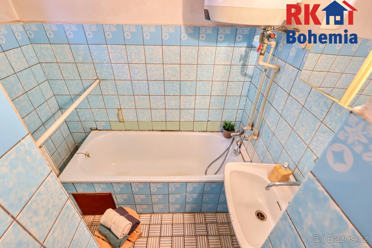 Nabízím k prodeji 2 rodinné domy s velkým pozemkem v obci By - 14