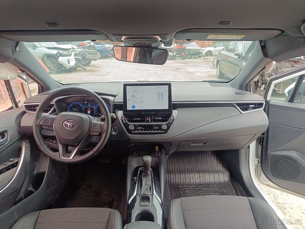 Toyota Corolla Hybrid - 14