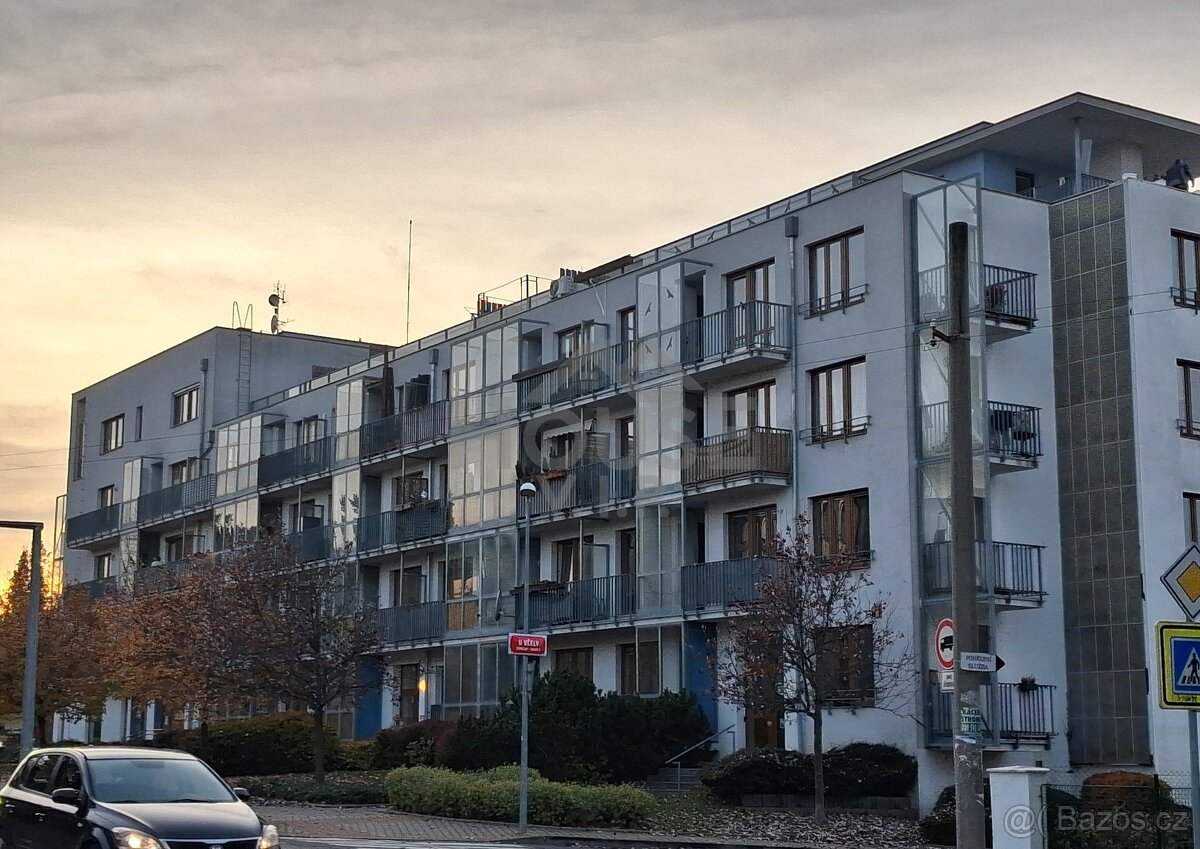 Prodej bytu 3+kk, 83,2 m² + lodžie a balkon, s garářovým stá - 14
