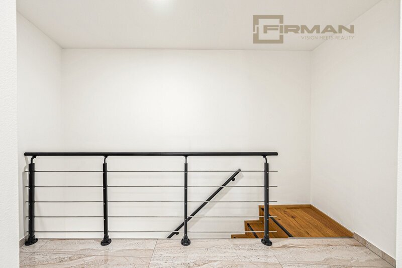 Prodej nadstandardního atypického bytu 3kk + podkrovní míst - 14