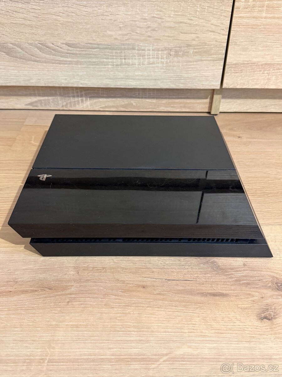 PS4 500GB , ovládače , hry , PS4 kamera , slúchadlá A ĎALŠIE - 14