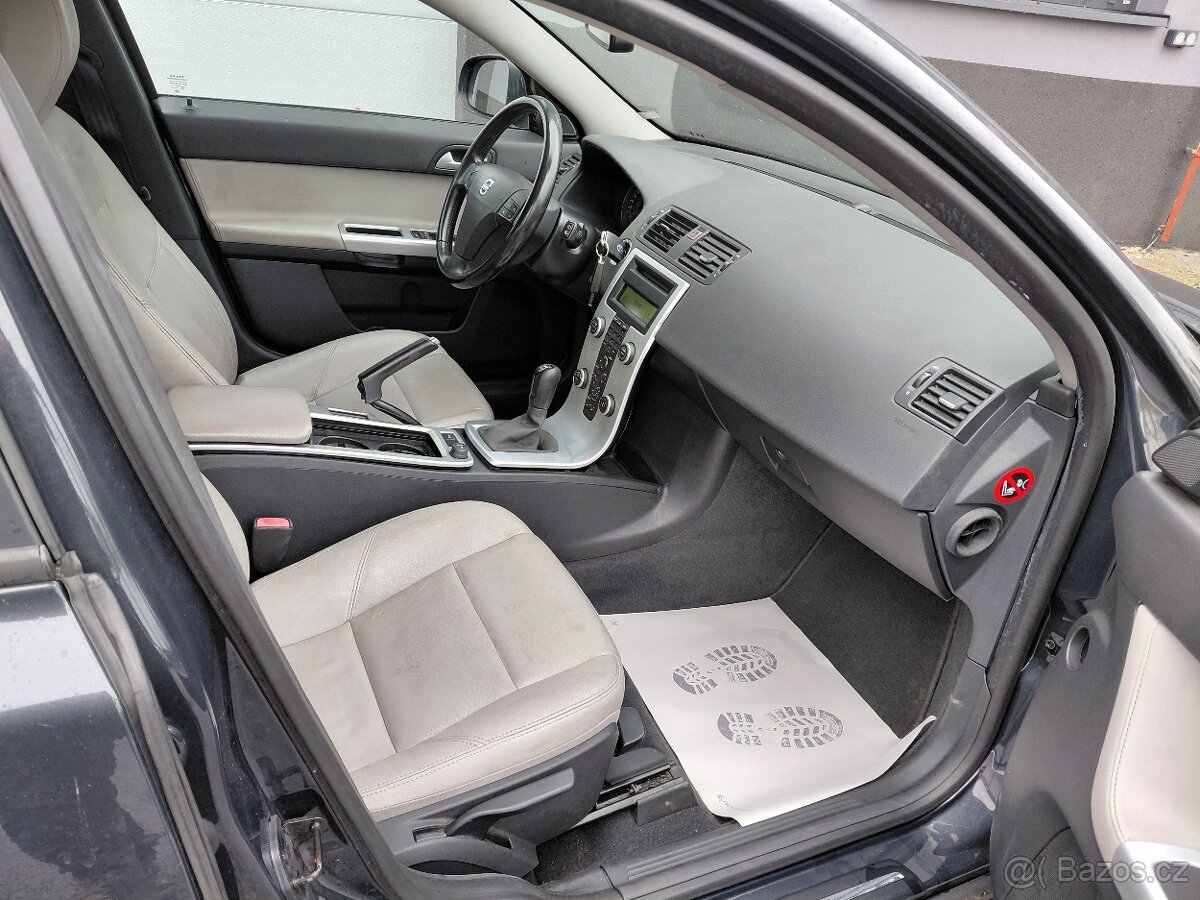 VOLVO V50, 1.6D, r.10, 155000km, VELMI SOLIDNÍ - 14