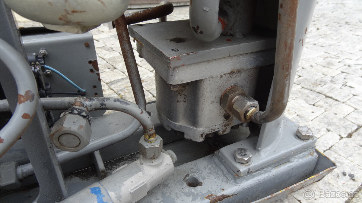 prodám hydraulické čerpadlo - 14