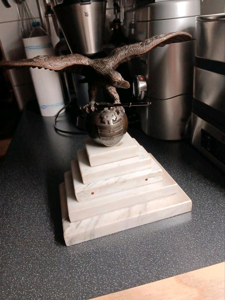 Bronzový orel na mramorovém podstavci – historická dekorace - 14