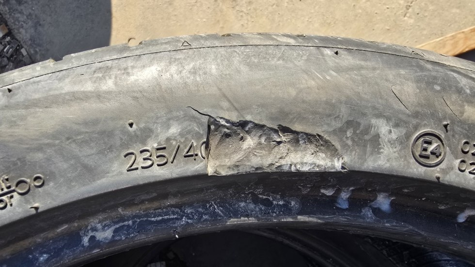 Letní pneu 235/40/19 Hankook - 14