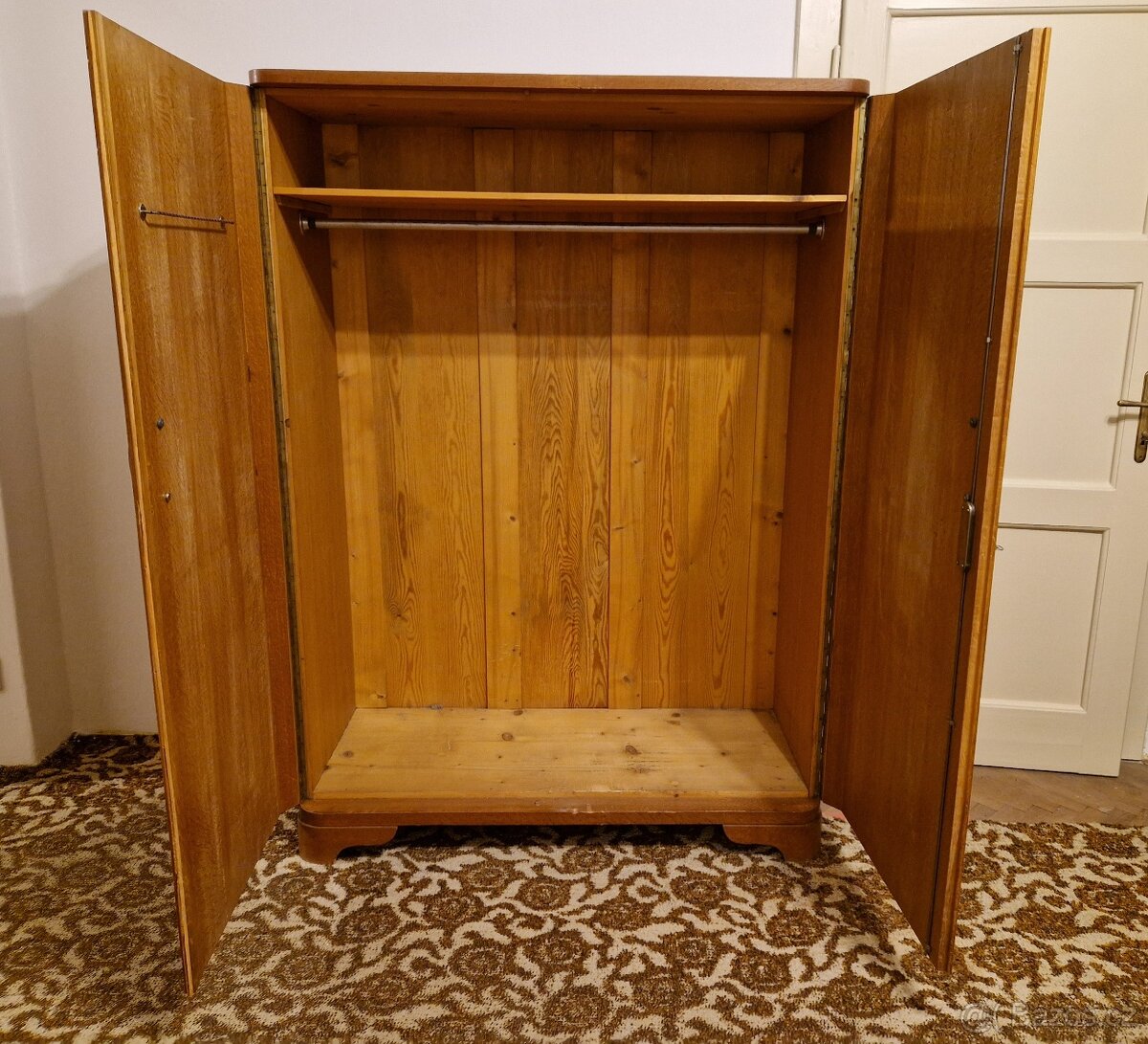 RETRO kredenc (2 ks) a další nábytek - 14