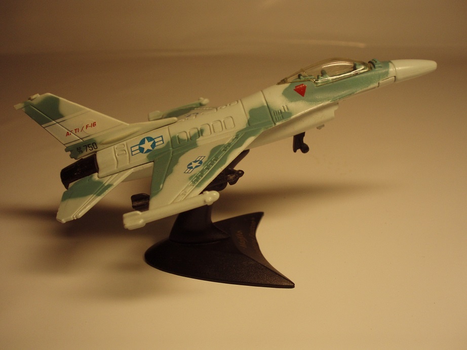 2xMaisto F-15Eagle; F-16 FightingFaclcon - 14